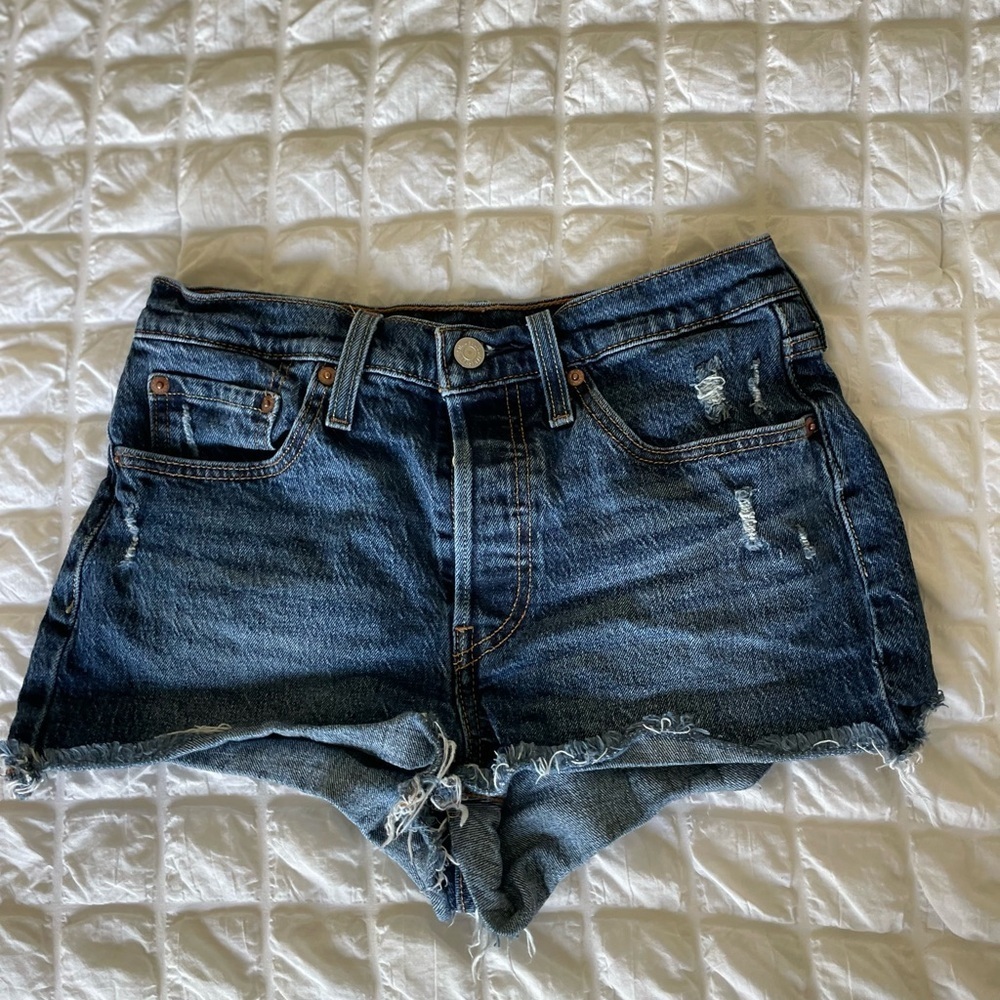 Levi’s 501 denim cutoff